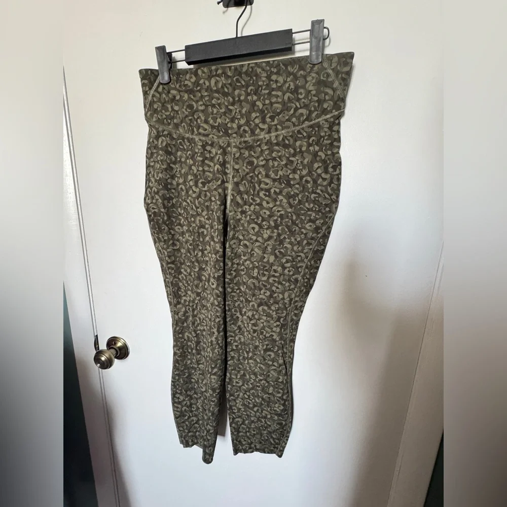 Lululemon Base Pace High-Rise Tight 25" Camo Medium Olive Multi - Picture 7 of 12